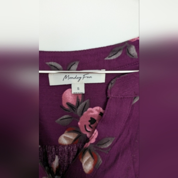Monday Fun Women's Floral Purple Blouse Size Small - Picture 2 of 9